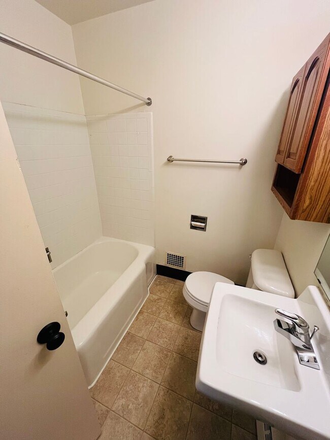 Interior Photo - 135 East Johnson Street