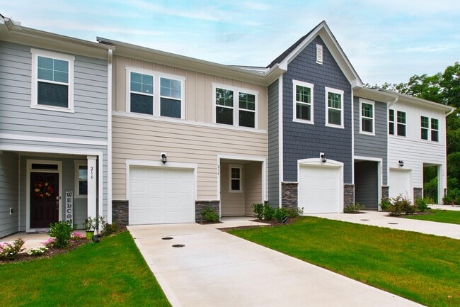 Building Photo - Bright & Beautiful! Modern 3-Bedroom Townh...