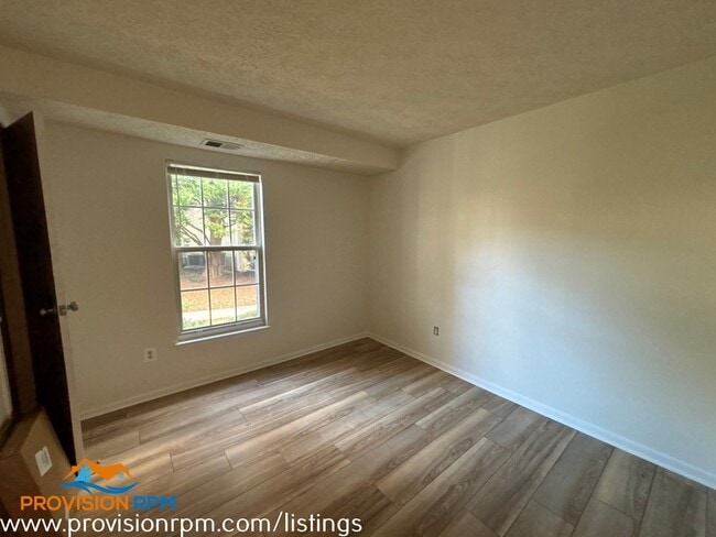 Building Photo - 776 Southern Hills Dr