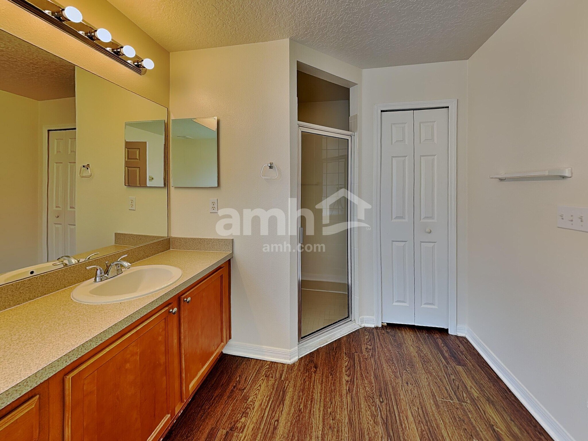 Building Photo - 1145 Bluegrass Dr