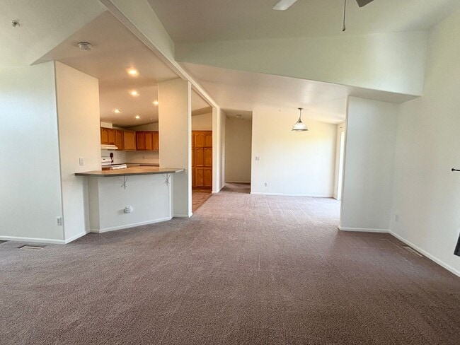 Building Photo - Charming Horse Property - 2 Bed/ 2 Bath with office- Home with Scenic Views and Pasture