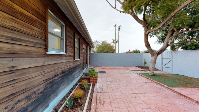 Building Photo - 3 Bedroom Home on Coroner Lot, Near Corona...