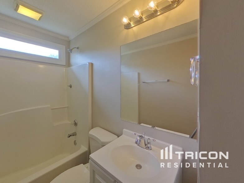 Building Photo - 11106 Pinetta Ln