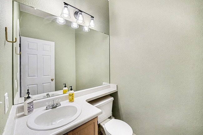 Building Photo - 3 Bedroom 2.5 Bathroom is Old Town Arvada