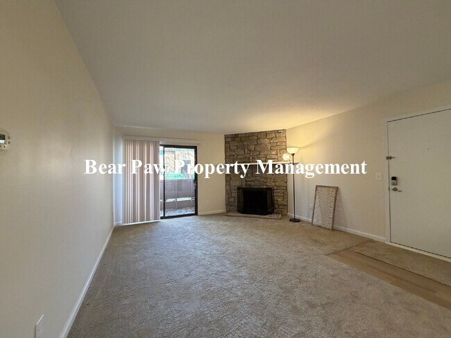 Building Photo - New Lower Price on this Great One Bedroom Condo in Lakewood!"