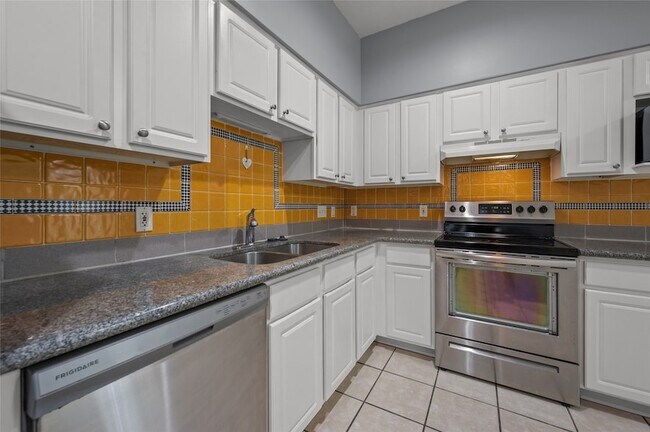 Building Photo - 11709 Lakeside Pl Dr