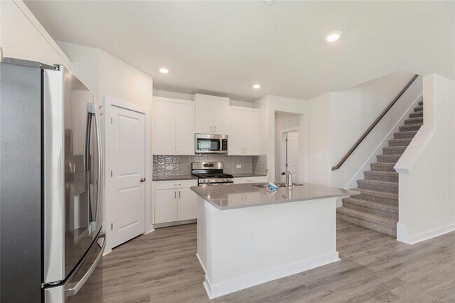 Building Photo - 512 Clearlake Dr
