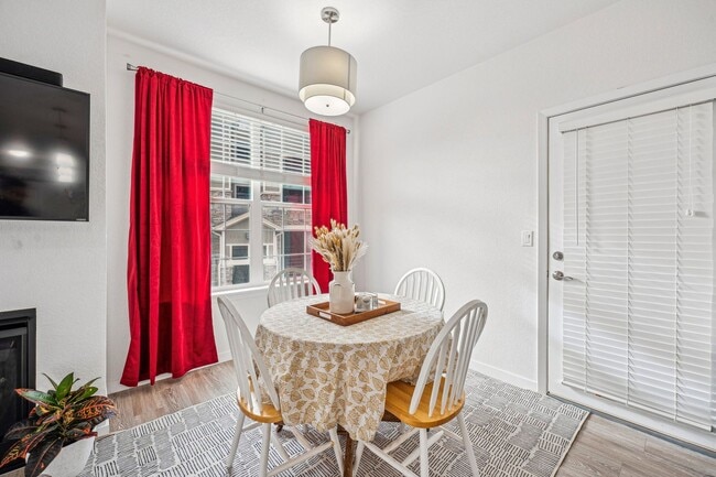 Building Photo - Spacious and Bright Modern 3-Bedroom Condo in Parker!