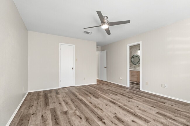 Building Photo - 15906 Colton Well