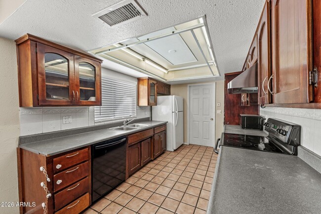 Building Photo - 5203 W Laurie Ln