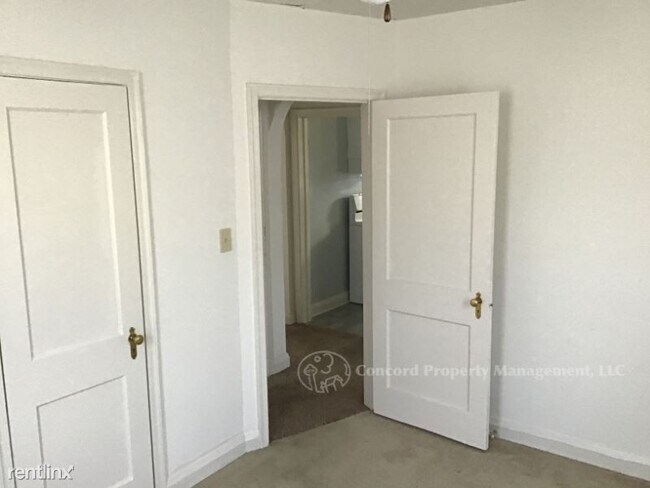 Building Photo - 2730 Maple Ave