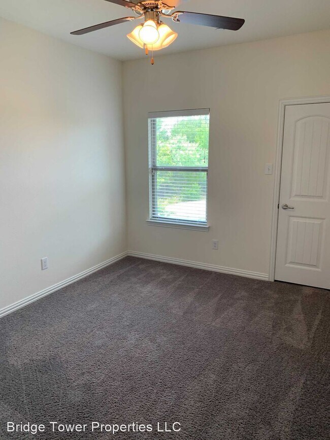 Building Photo - 3 br, 2.5 bath House - 1305 Lake Crest Lane