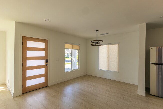 Building Photo - 17601 Hamlin St