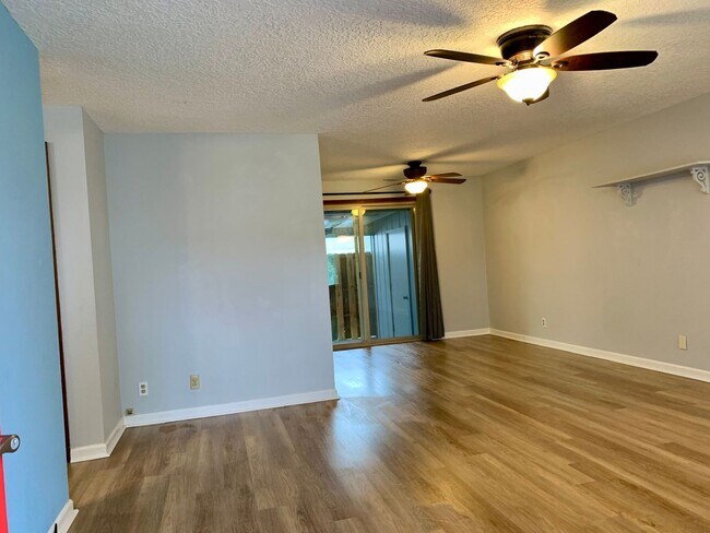 Building Photo - 310/312-Duplex