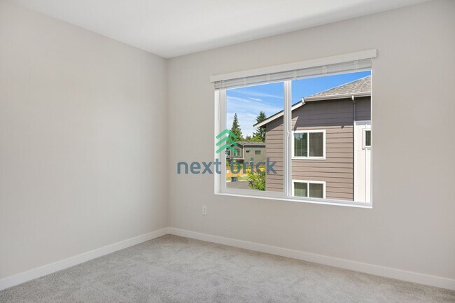 Building Photo - A fabulous 3 bedroom and 3 bathroom house