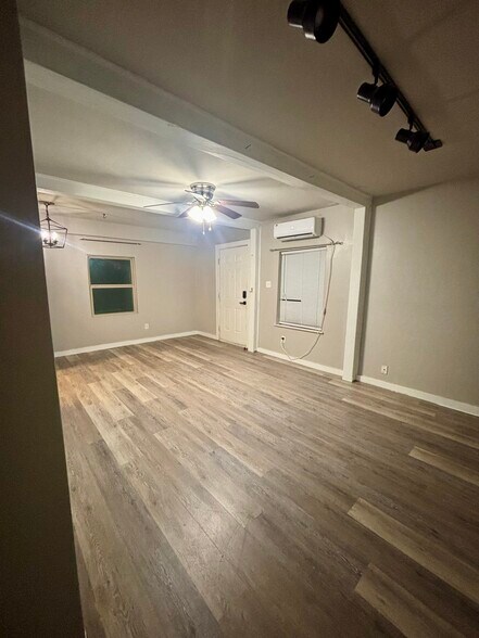 Building Photo - 345 W Goodnight Ave