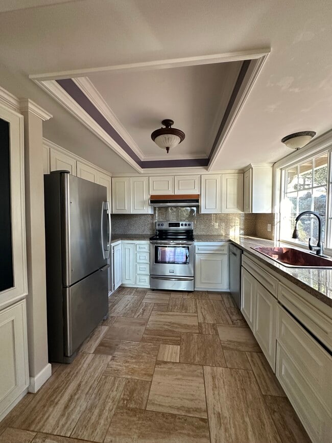 Building Photo - 14002 Hemlock Dr
