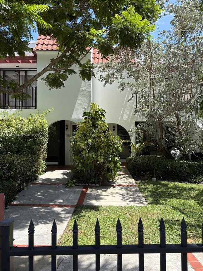 Primary Photo - 265 Grapetree Dr