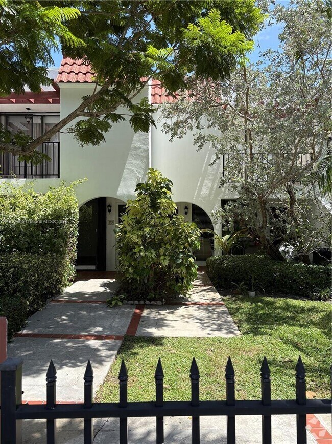 Building Photo - 265 Grapetree Dr