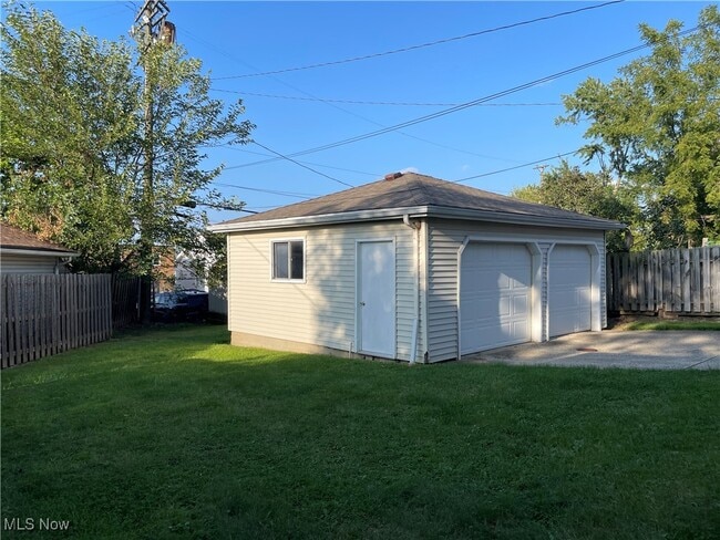 Building Photo - 7014 Theota Ave