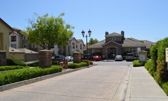 Building Photo - 1360 Shady Ln