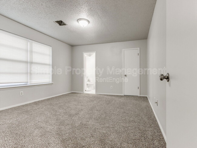 Building Photo - 8508 Candlewood Dr