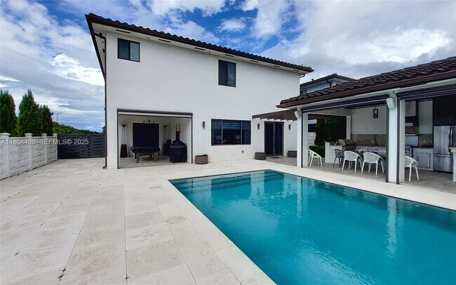 Building Photo - 14680 SW 17th St