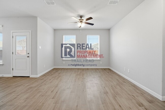 Building Photo - Functional Open-Concept Home in a Convenient Location