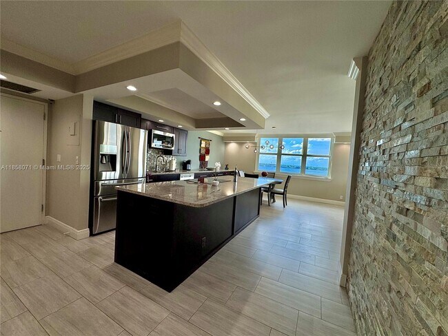 Building Photo - 5440 N Ocean Dr