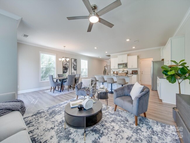 Building Photo - 574 Altamonte Dr