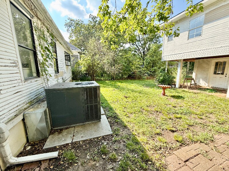 Building Photo - 517 W Hull St