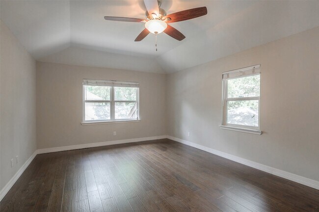 Building Photo - 730 Bison Dr