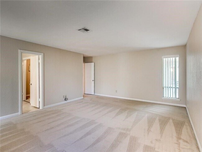 Building Photo - 1533 Glenbrook Dr