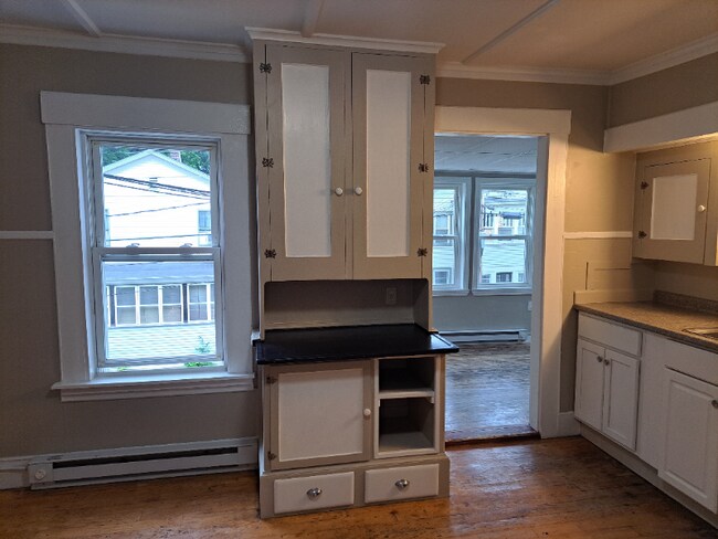 Building Photo - 35 Pine St