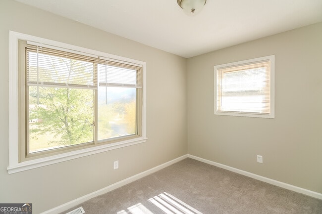 Building Photo - 1566 Pintail Rd