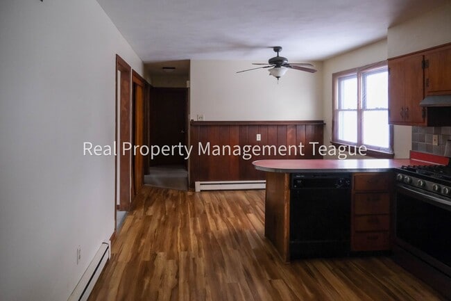 Building Photo - Charming 3 bedrooms in Rensselaer