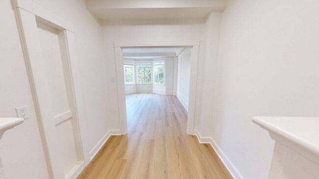 Building Photo - 1047 Bush St