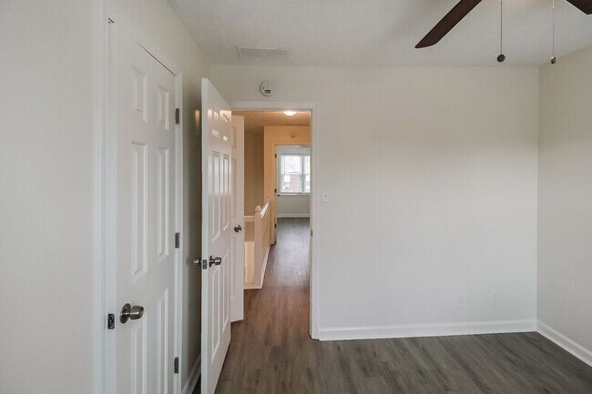 Building Photo - 3870 Paulownia Dr