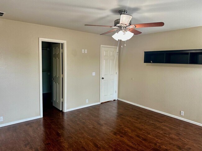 Building Photo - 124 Spruce Dr
