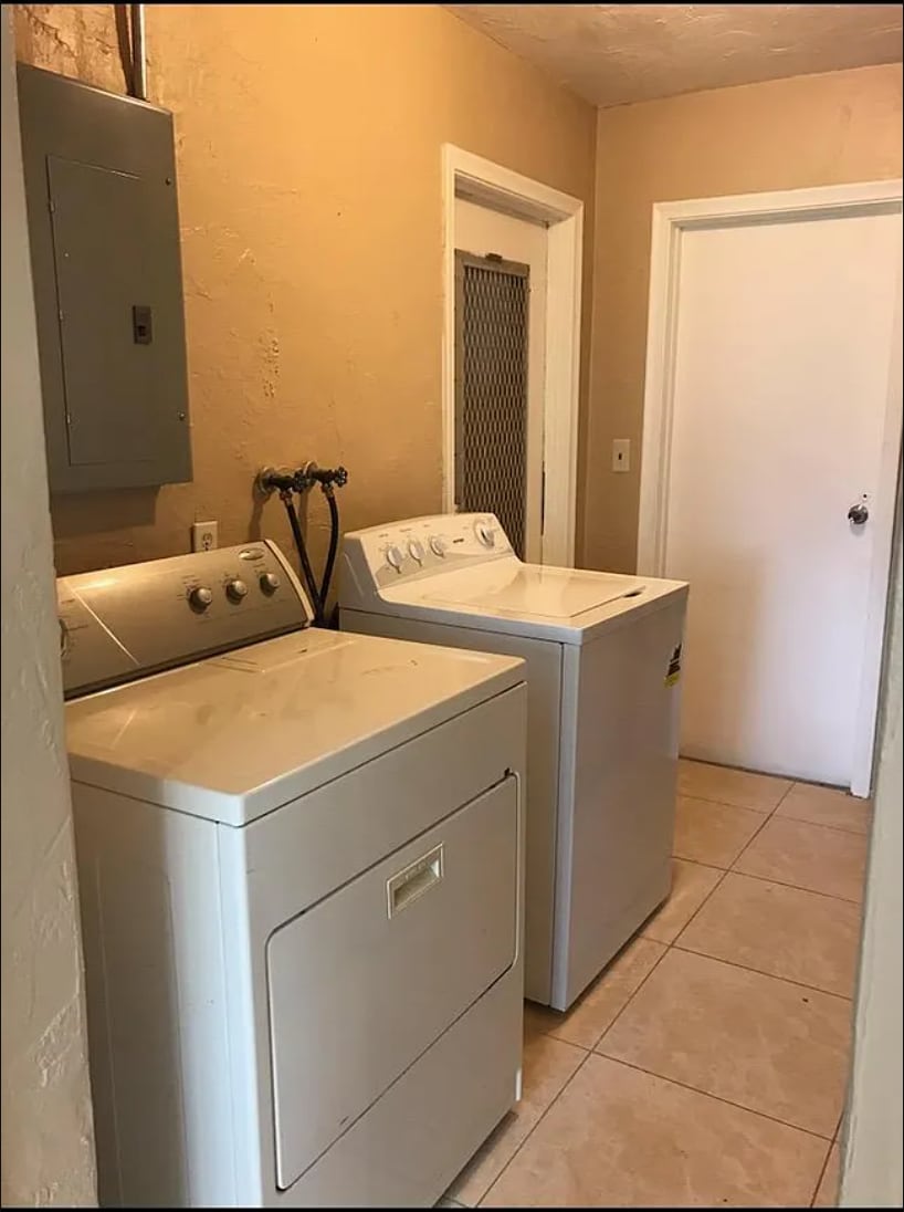 Building Photo - 2410 NW 87th Ln