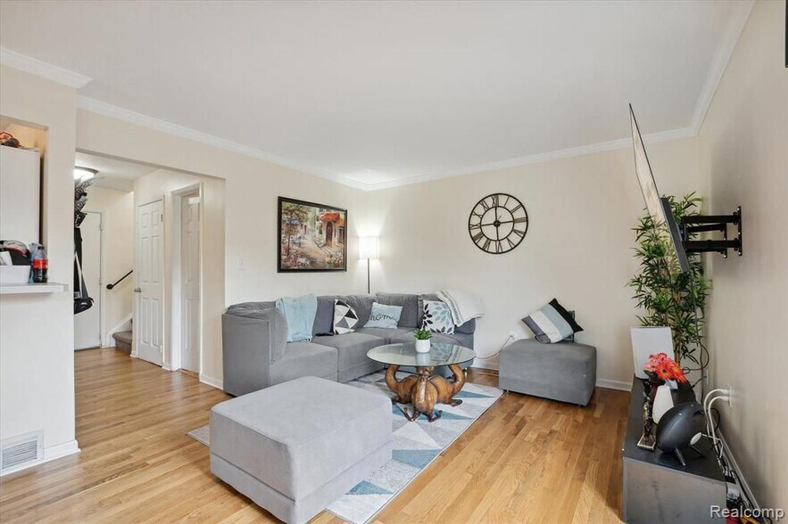 Building Photo - 44563 Savery Dr