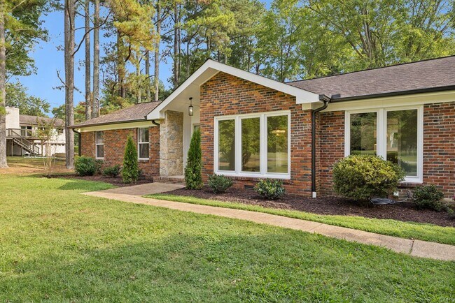 Building Photo - Completely renovated ranch 4BR/4BA ranch h...
