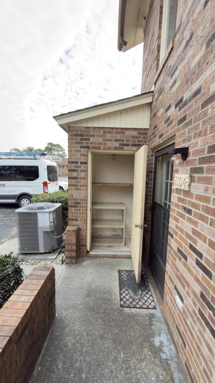 Building Photo - 409 Garden Dr