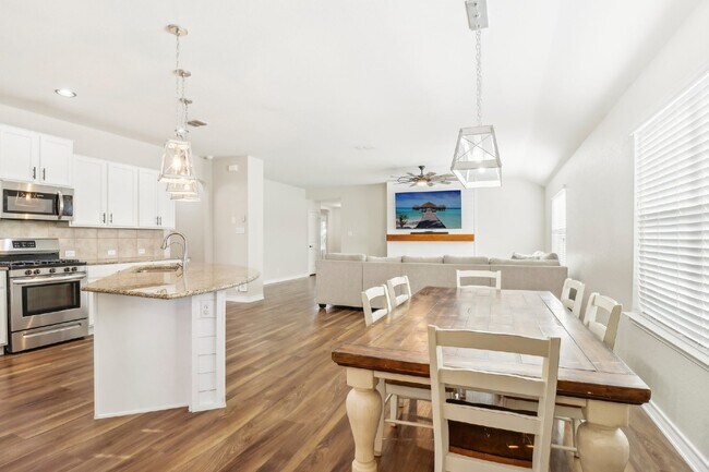 Building Photo - "Charming 4-Bedroom Oasis with custom fini...