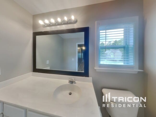 Building Photo - 5371 Lakerock Dr SW