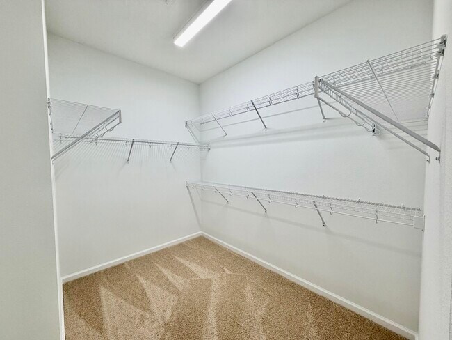 Building Photo - 4093 S Longwood Lk Sq