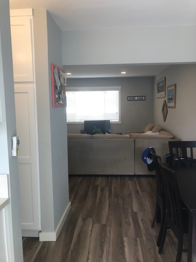 Building Photo - 732 9th St