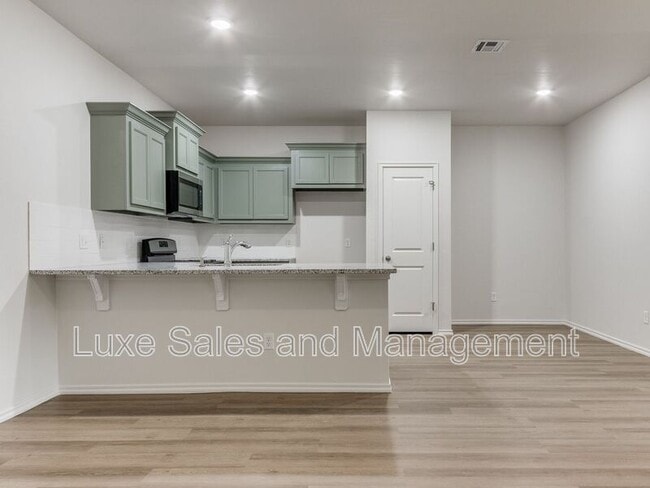 Building Photo - 1543 Pavy Pkwy