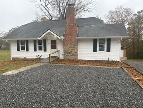 Building Photo - 218 Northeast Ave