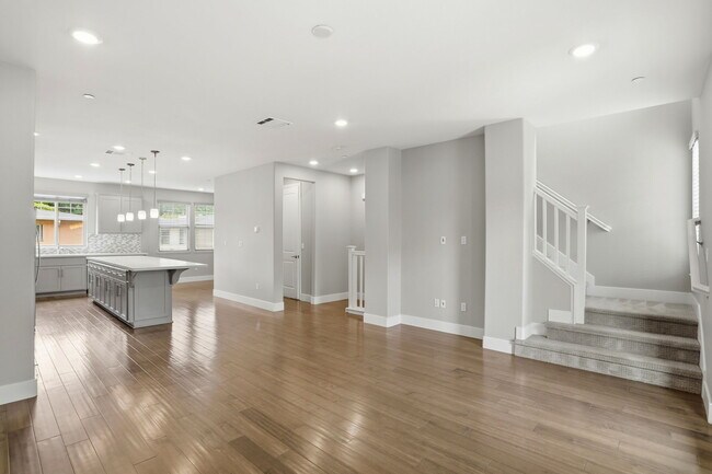 Building Photo - 621 Cinnamon Cir